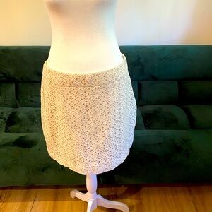 White lace professional skirt